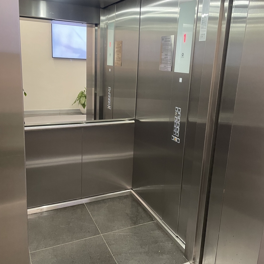 Защита лифта панелями  Коверлифт 