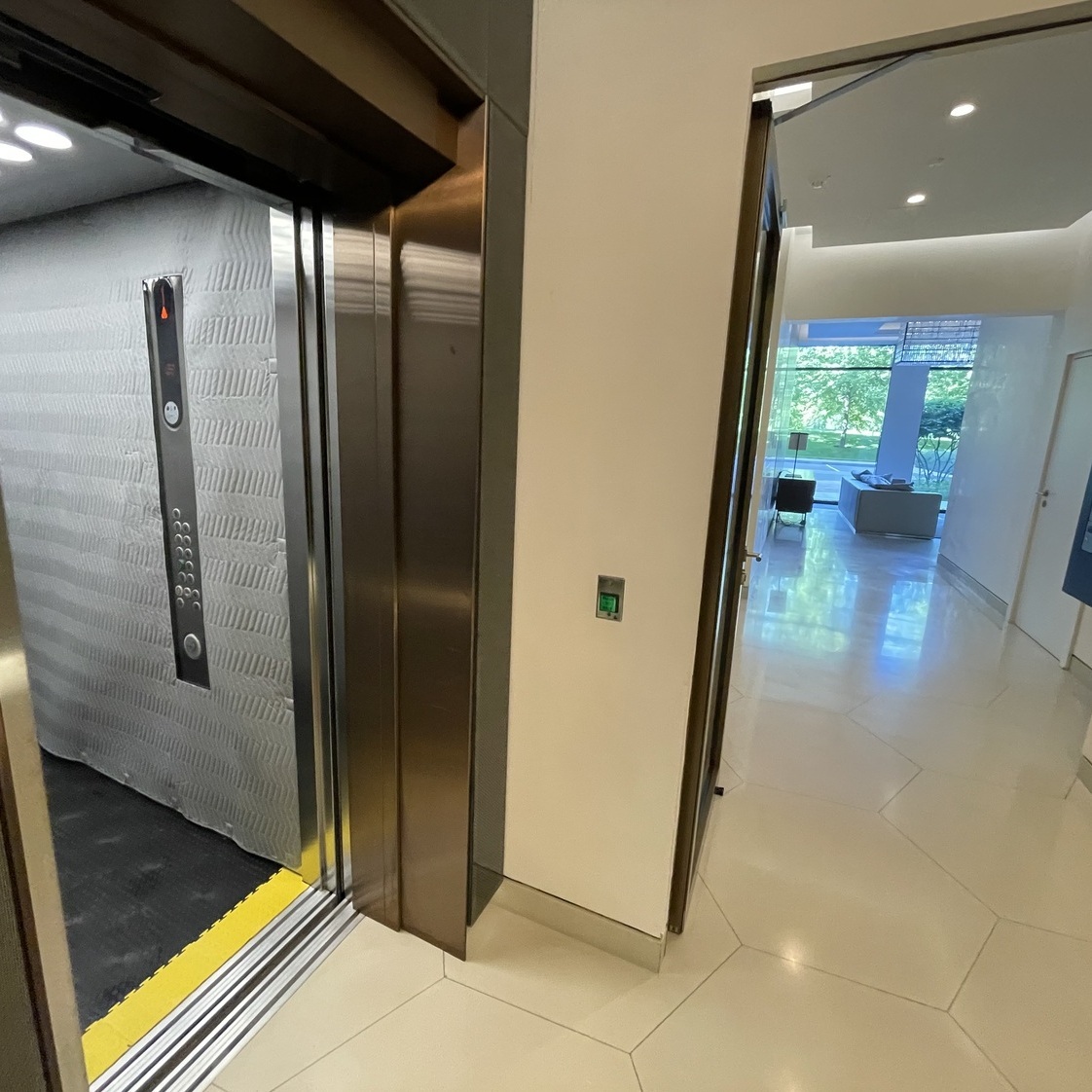 Защита лифта панелями  Коверлифт 