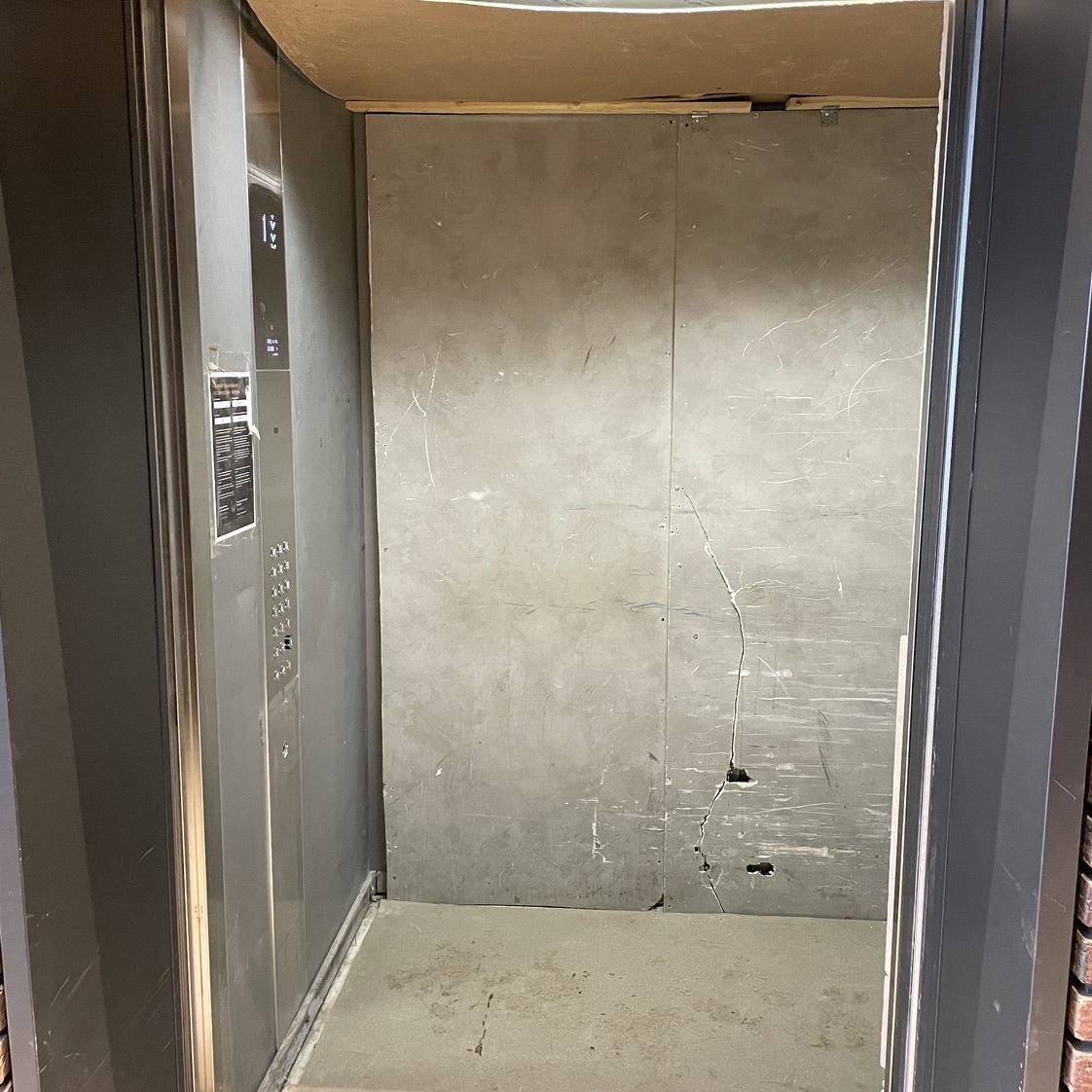 Защита лифта панелями