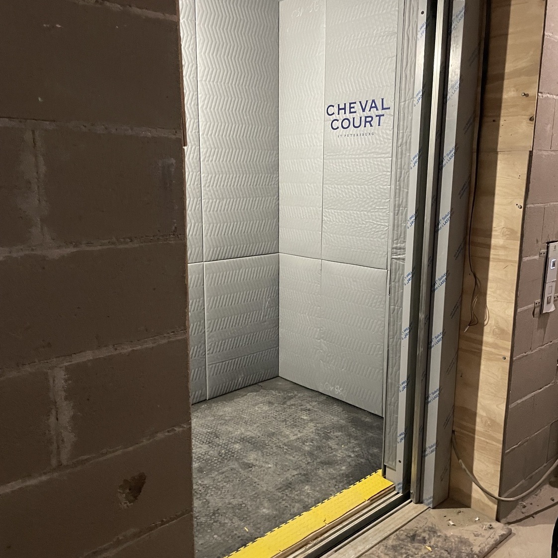 Защита лифта панелями  Коверлифт 