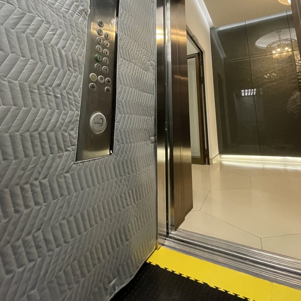 Защита стен лифта чехлами ЖК "Сколково Парк"