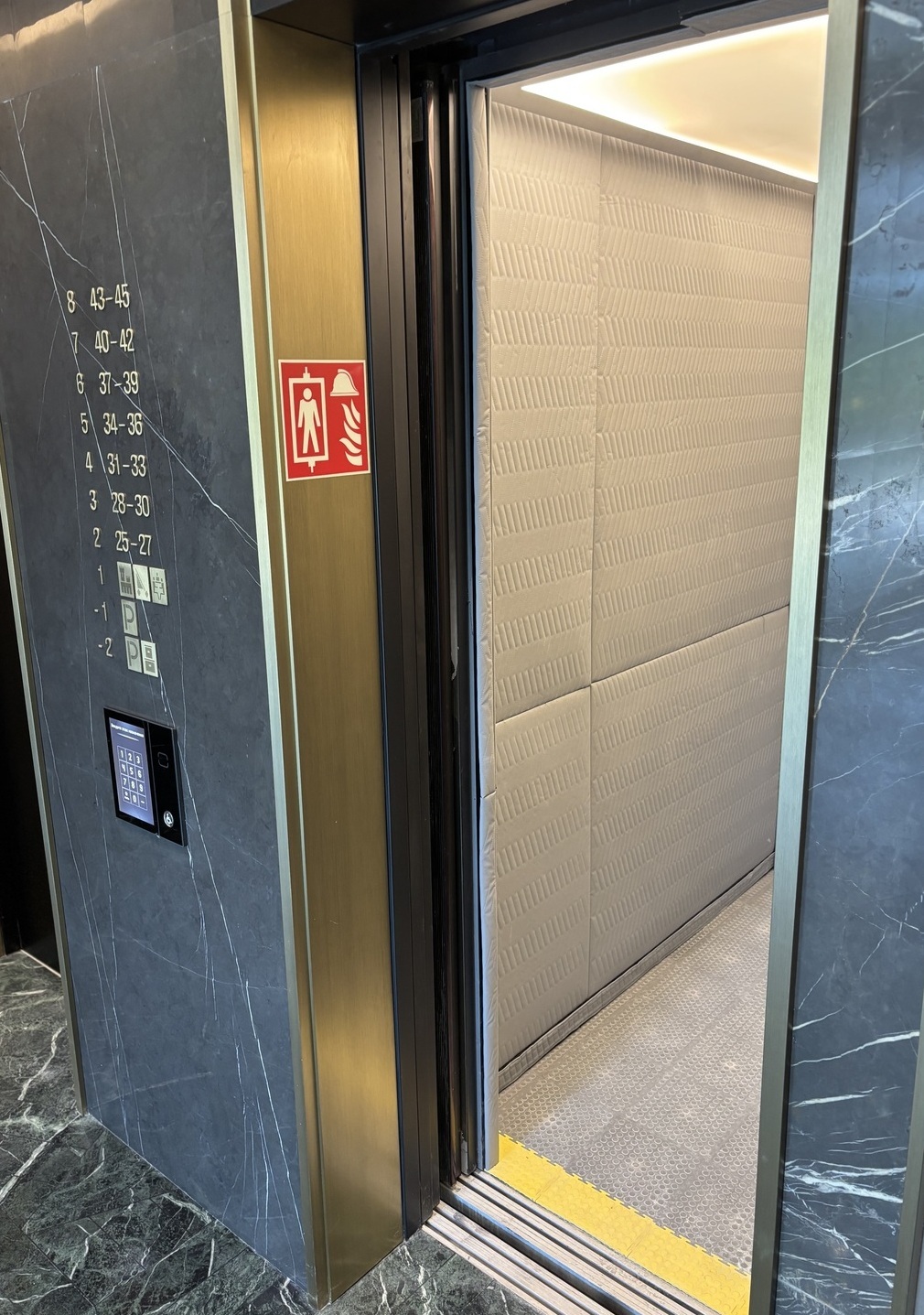 Защита лифта панелями