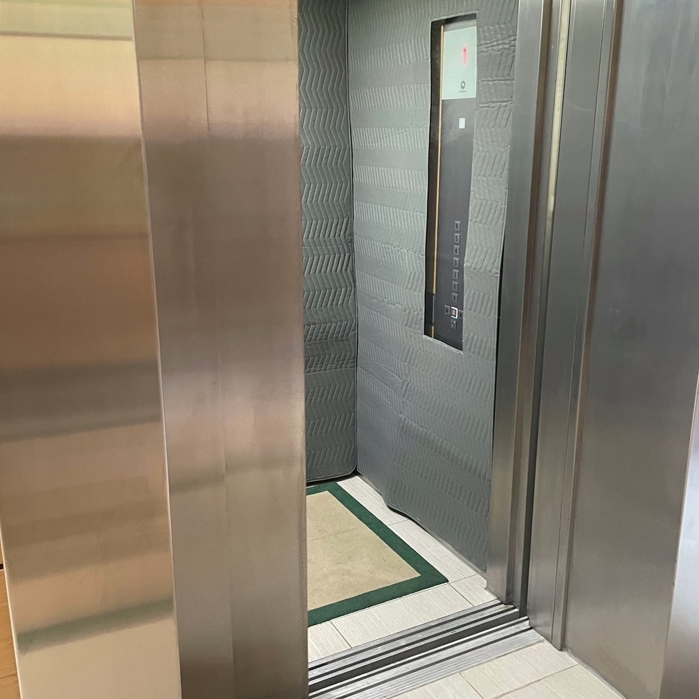 Защита лифта панелями  Коверлифт 
